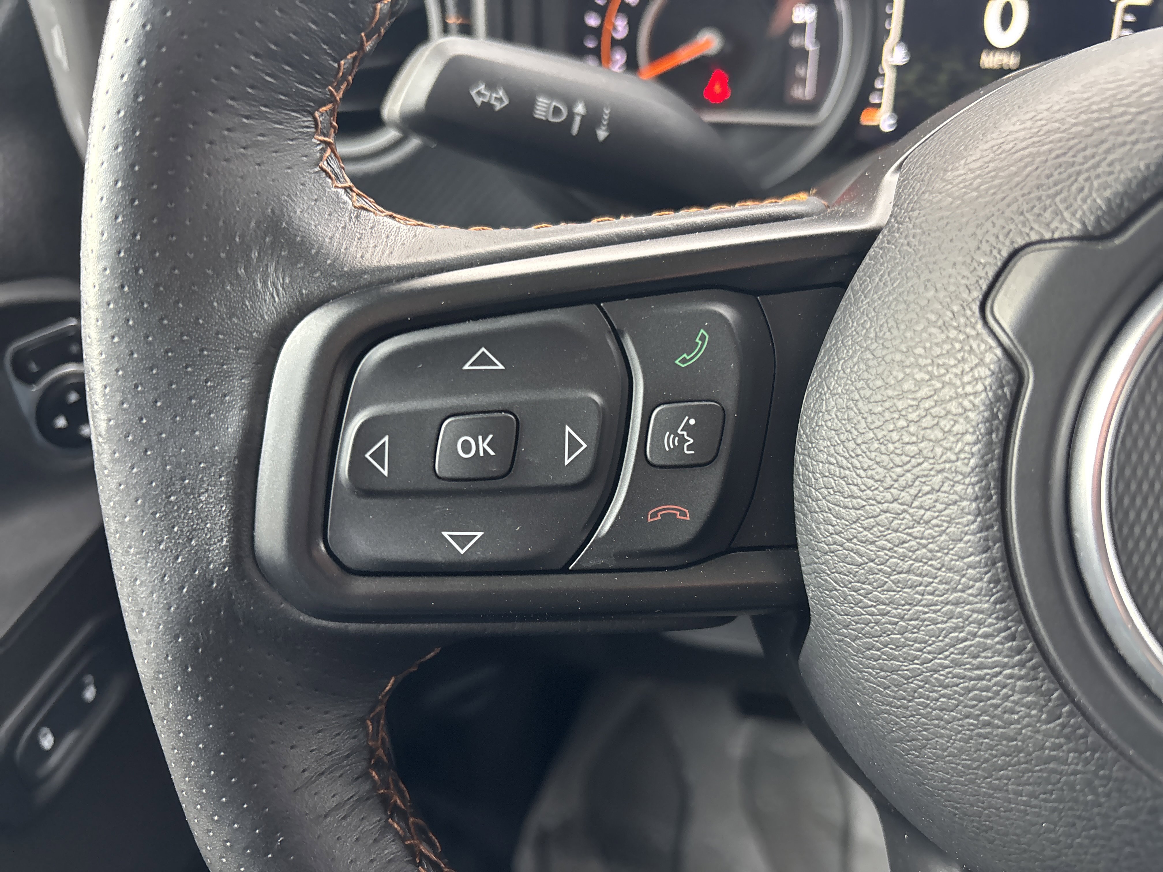 Used 2024 Jeep Gladiator Mojave w/ Technology Group image 18