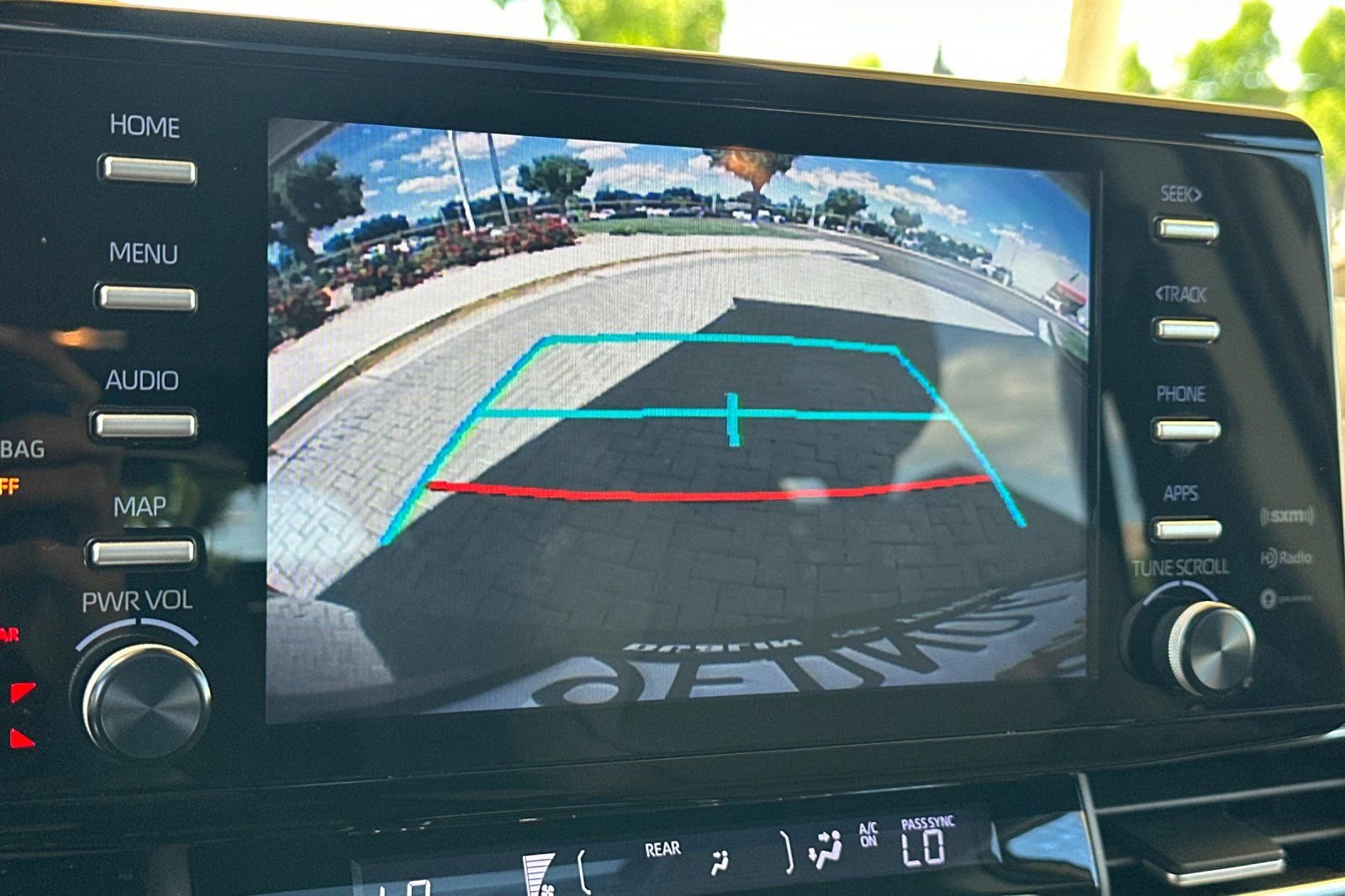 Certified 2022 Toyota Sienna XLE FWD image 25