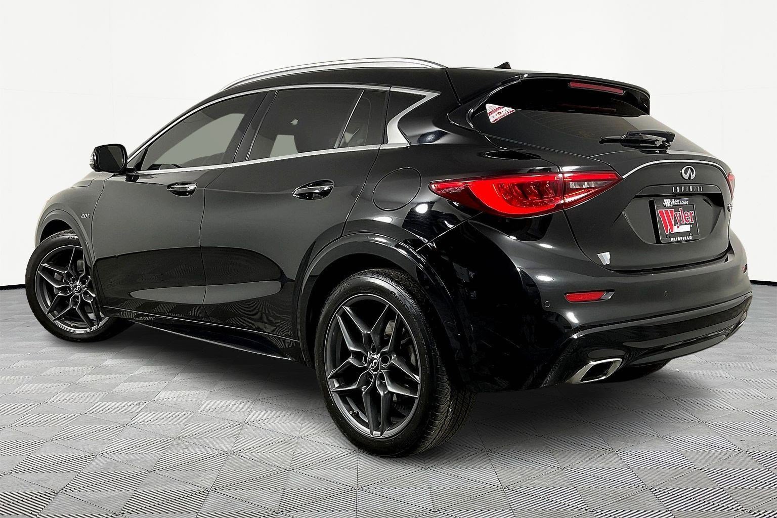 Used 2019 INFINITI QX30 image 4