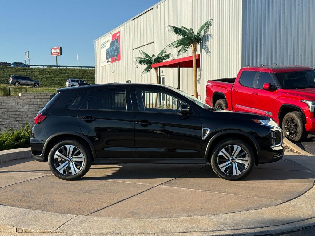 Used 2025 Mitsubishi Outlander Sport AWD image 2