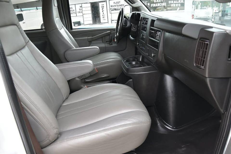 Used 2019 Chevrolet Express 3500 LS RWD image 10