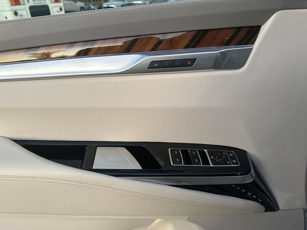 Used 2025 Cadillac Escalade Premium Luxury Platinum w/ LPO, Floor Liner Package AWD/4WD image 15