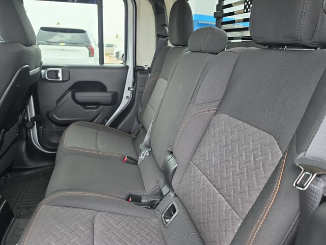 Used 2024 Jeep Gladiator Mojave w/ Technology Group AWD/4WD image 12