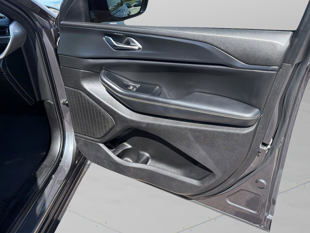 Used 2023 Jeep Grand Cherokee L Laredo image 9