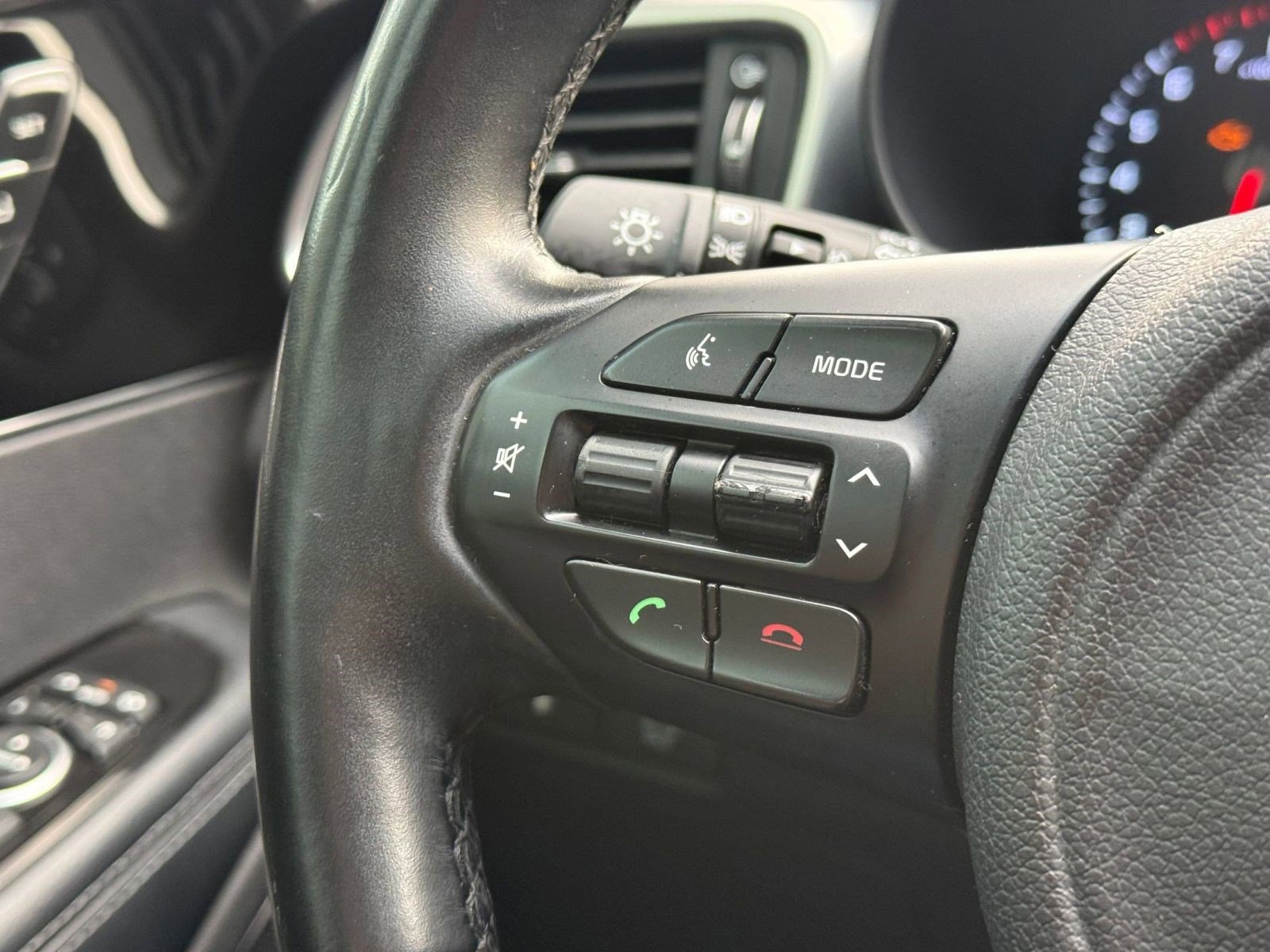 Used 2016 Kia Sorento SX image 15