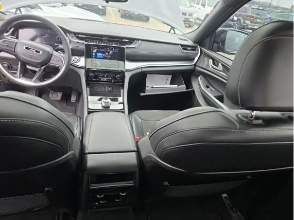 Used 2023 Jeep Grand Cherokee Altitude image 13