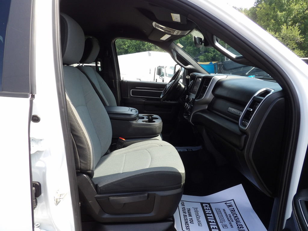 Used 2024 RAM 2500 Big Horn AWD/4WD image 45