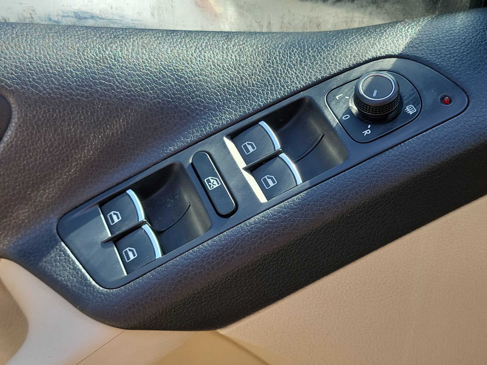 Used 2017 Volkswagen Tiguan Wolfsburg Edition FWD image 29