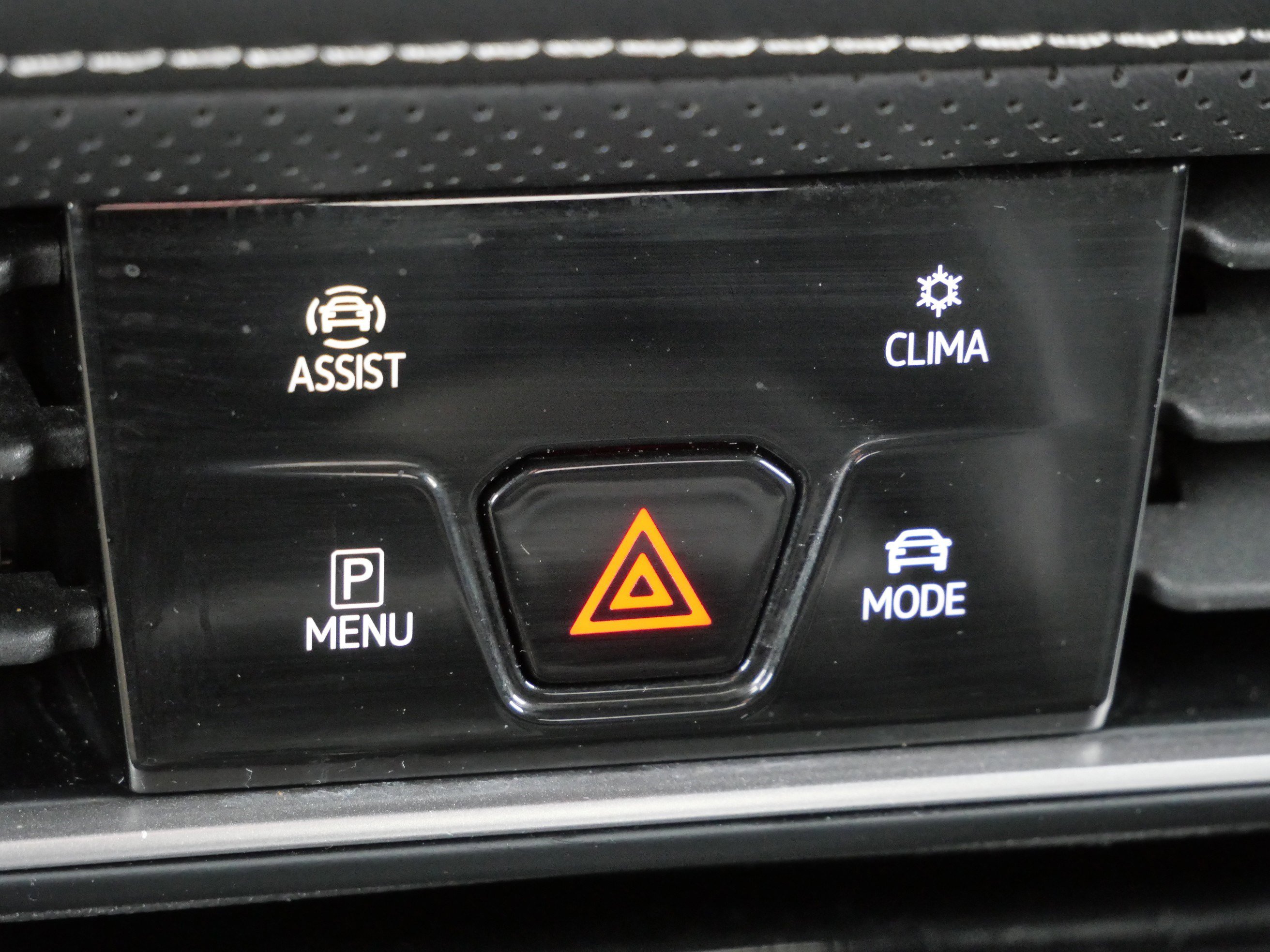 Certified 2024 Volkswagen Atlas SE image 29