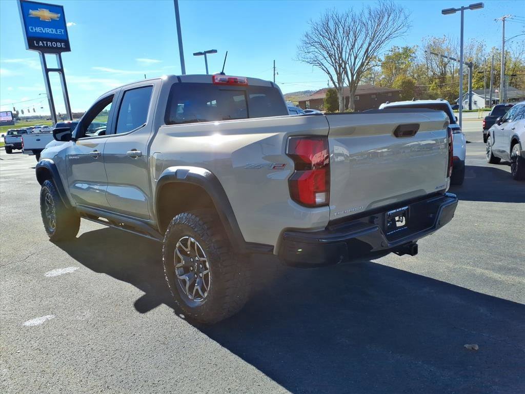 Used 2024 Chevrolet Colorado ZR2 w/ ZR2 Convenience Package III image 3