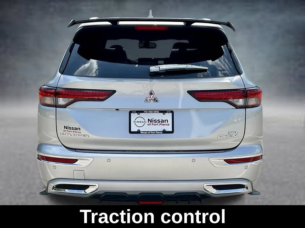 Used 2025 Mitsubishi Outlander 4WD Plug-In Hybrid image 6