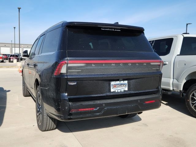 Used 2025 Lincoln Navigator Reserve image 2