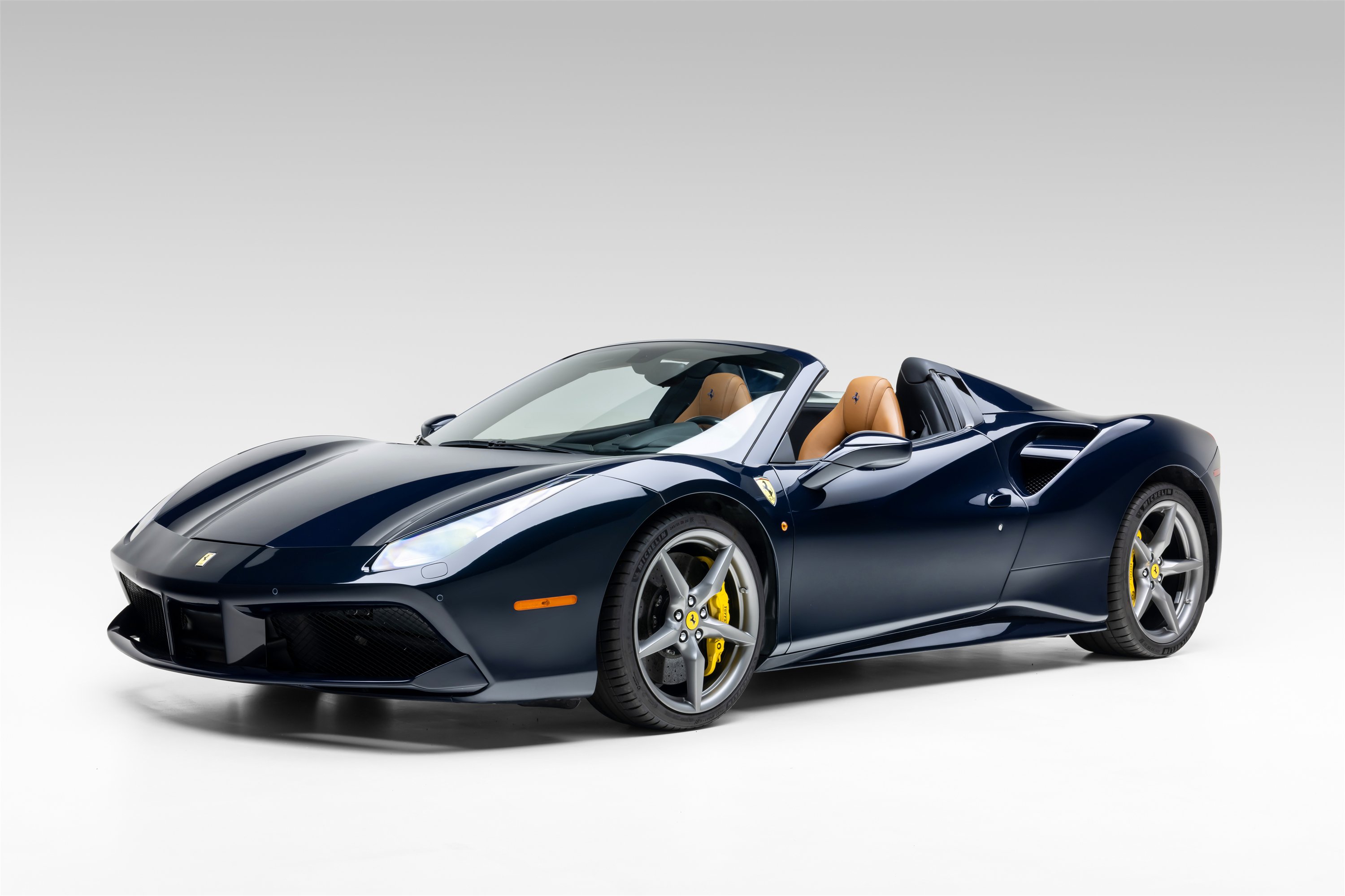 Used 2018 Ferrari 488 Spider RWD image 2