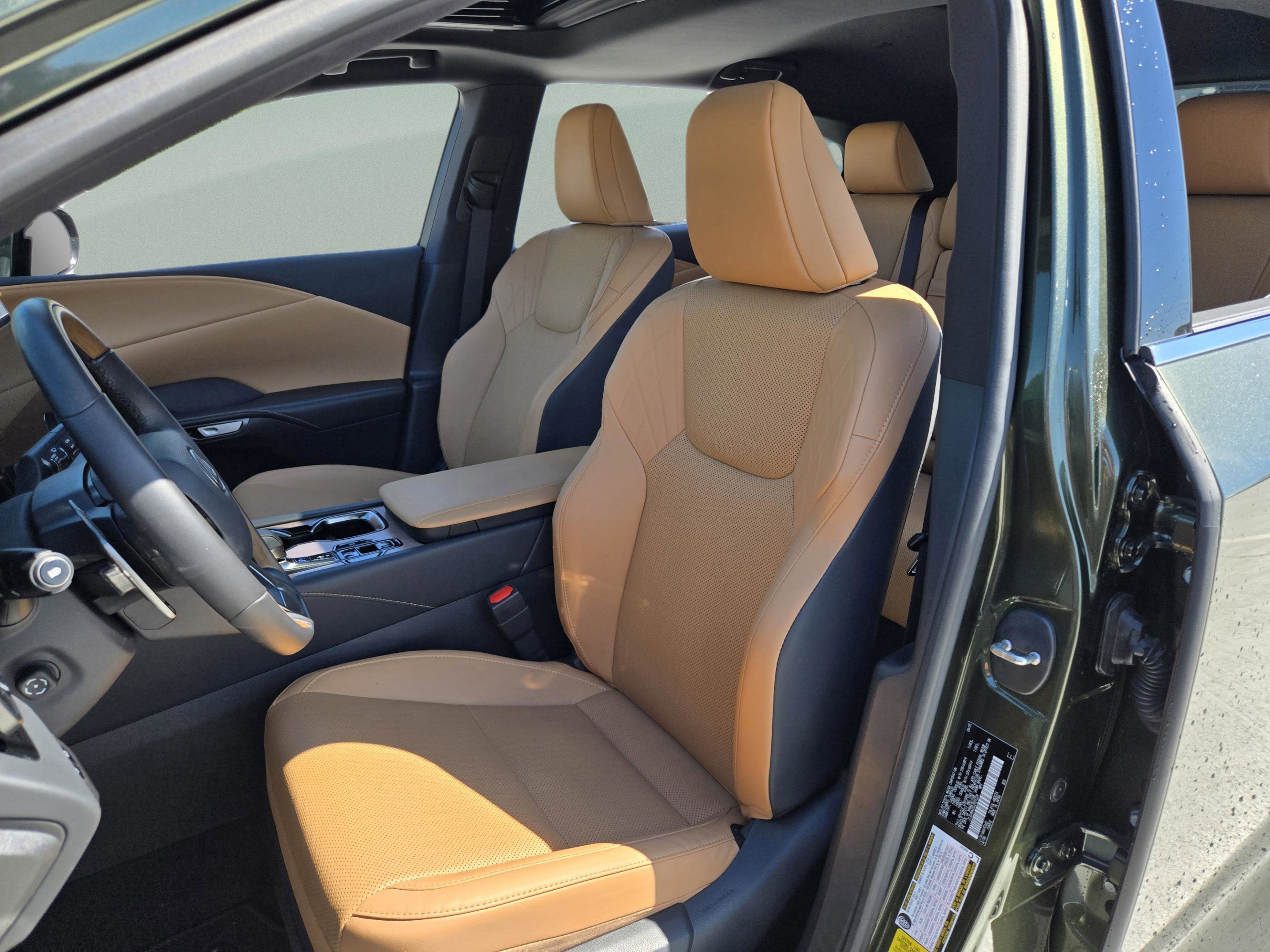 Used 2025 Lexus RX 350 Premium w/ Accessory Package (Z1) FWD image 27