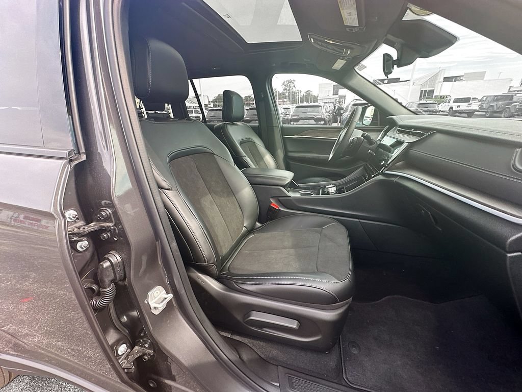 New 2026 Jeep Grand Cherokee Altitude AWD/4WD image 37