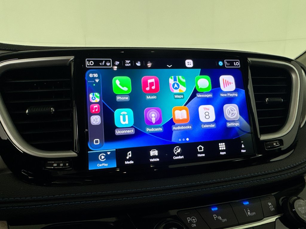 Used 2021 Chrysler Pacifica Touring-L FWD image 15