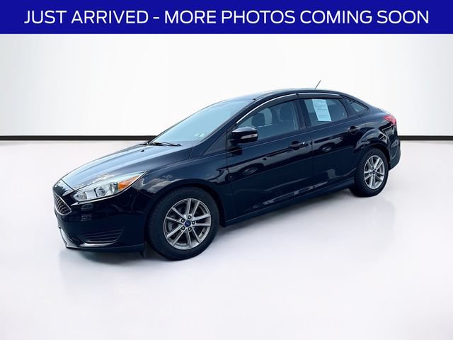 Certified 2018 Ford Focus SE w/ Cold Weather Package FWD image 3