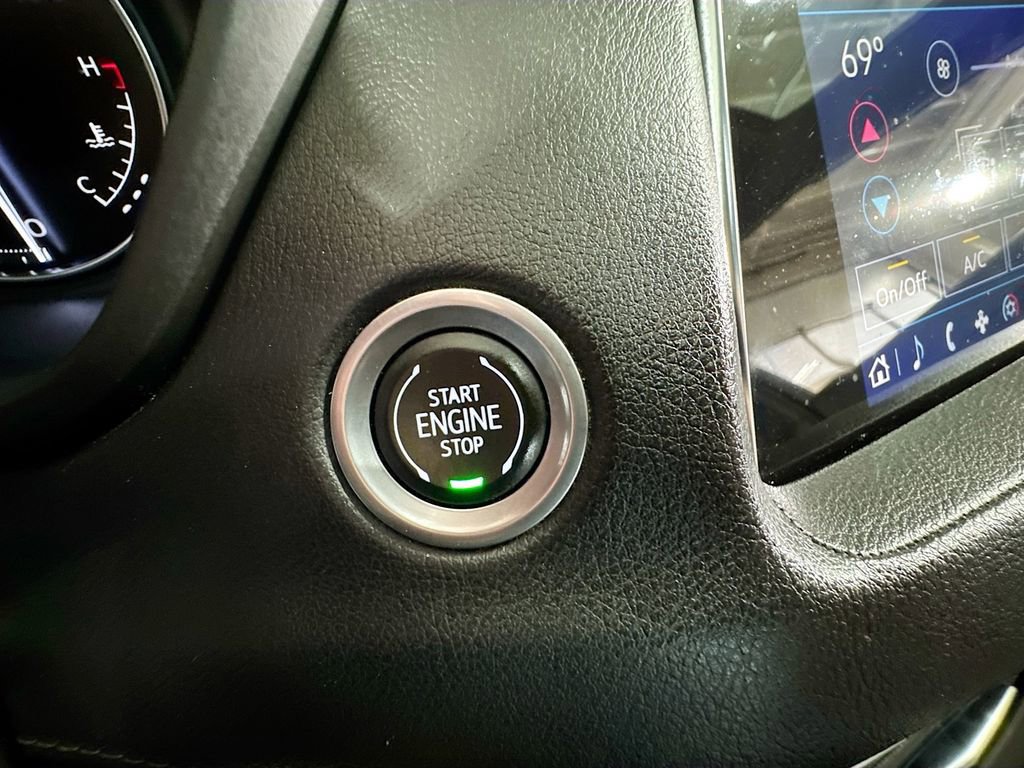 Used 2022 Cadillac XT4 Luxury w/ LPO, ONYX Package AWD/4WD image 21