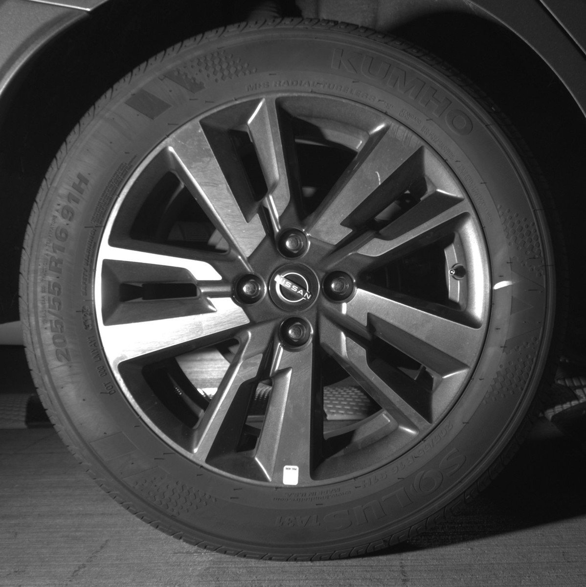 Used 2025 Nissan Versa SV FWD image 15