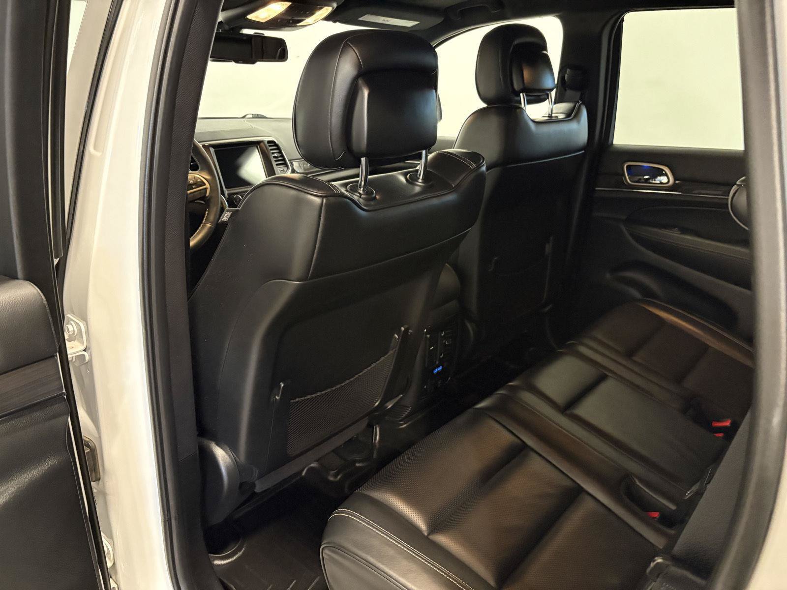 Used 2015 Jeep Grand Cherokee Overland AWD/4WD image 39
