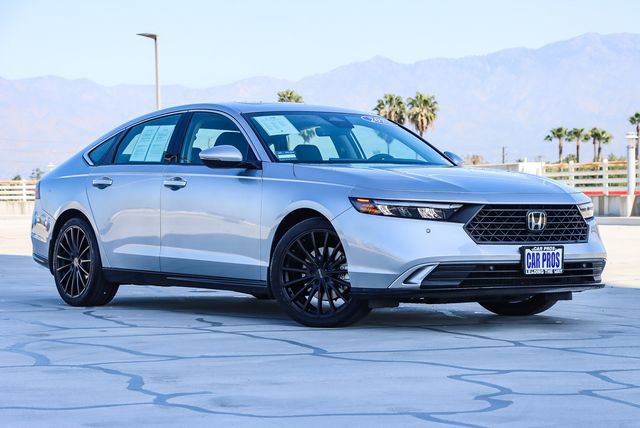 Used 2025 Honda Accord Touring image 2