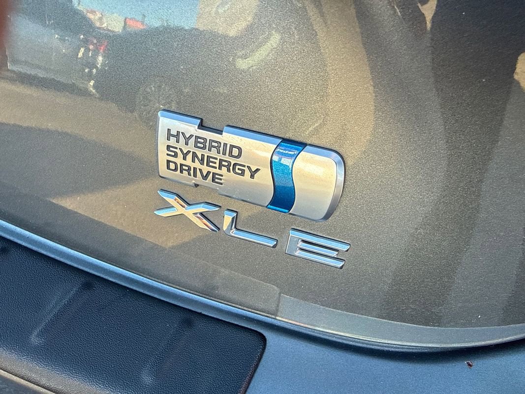 Used 2018 Toyota Avalon XLE Premium FWD image 12