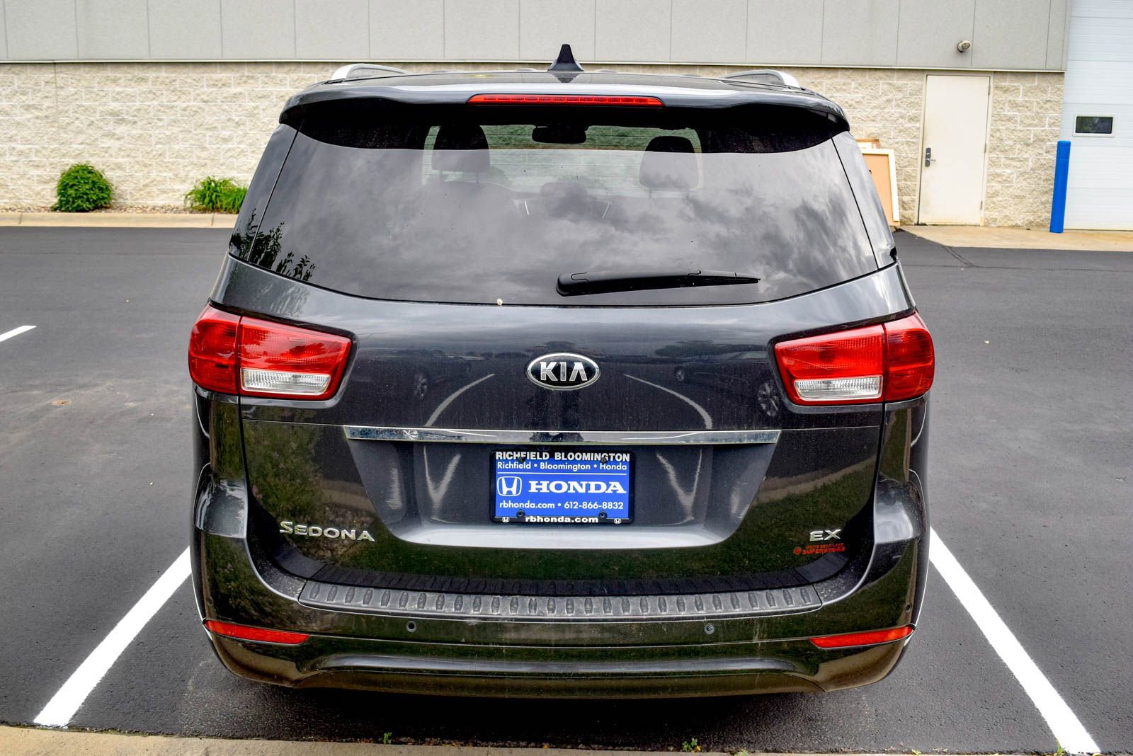Used 2017 Kia Sedona EX FWD image 17