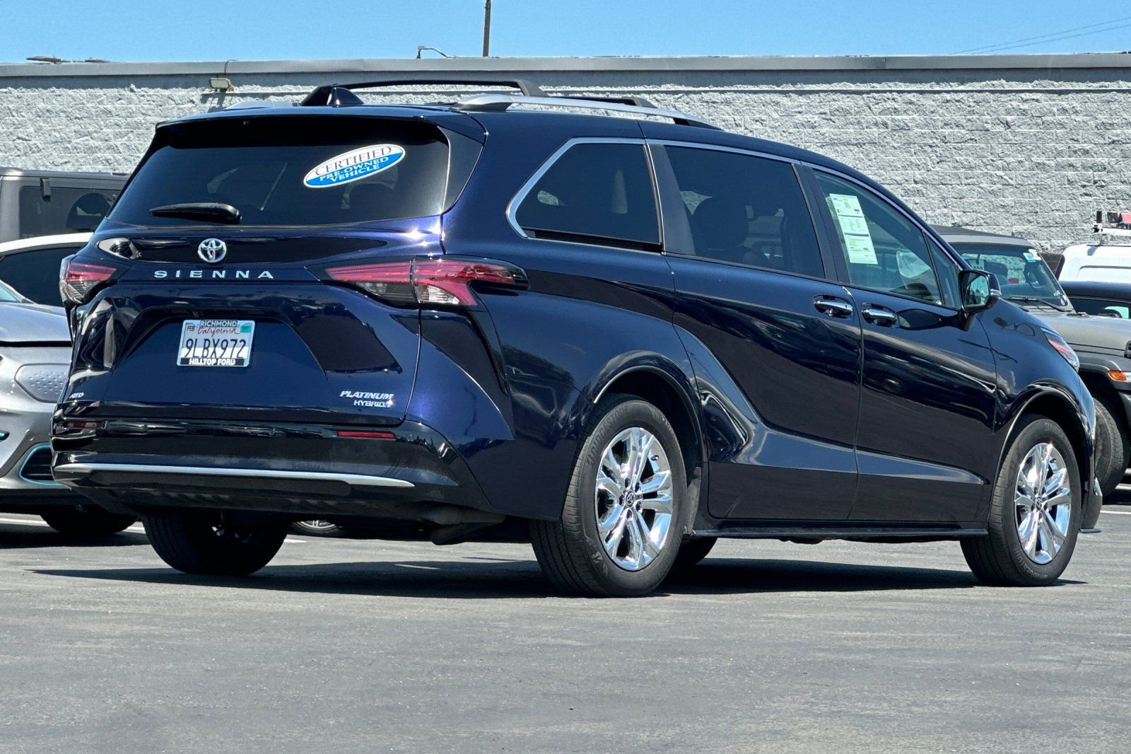 Used 2024 Toyota Sienna Platinum AWD/4WD image 5