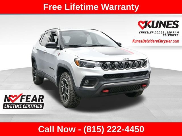 Used 2025 Jeep Compass Trailhawk AWD/4WD image 1