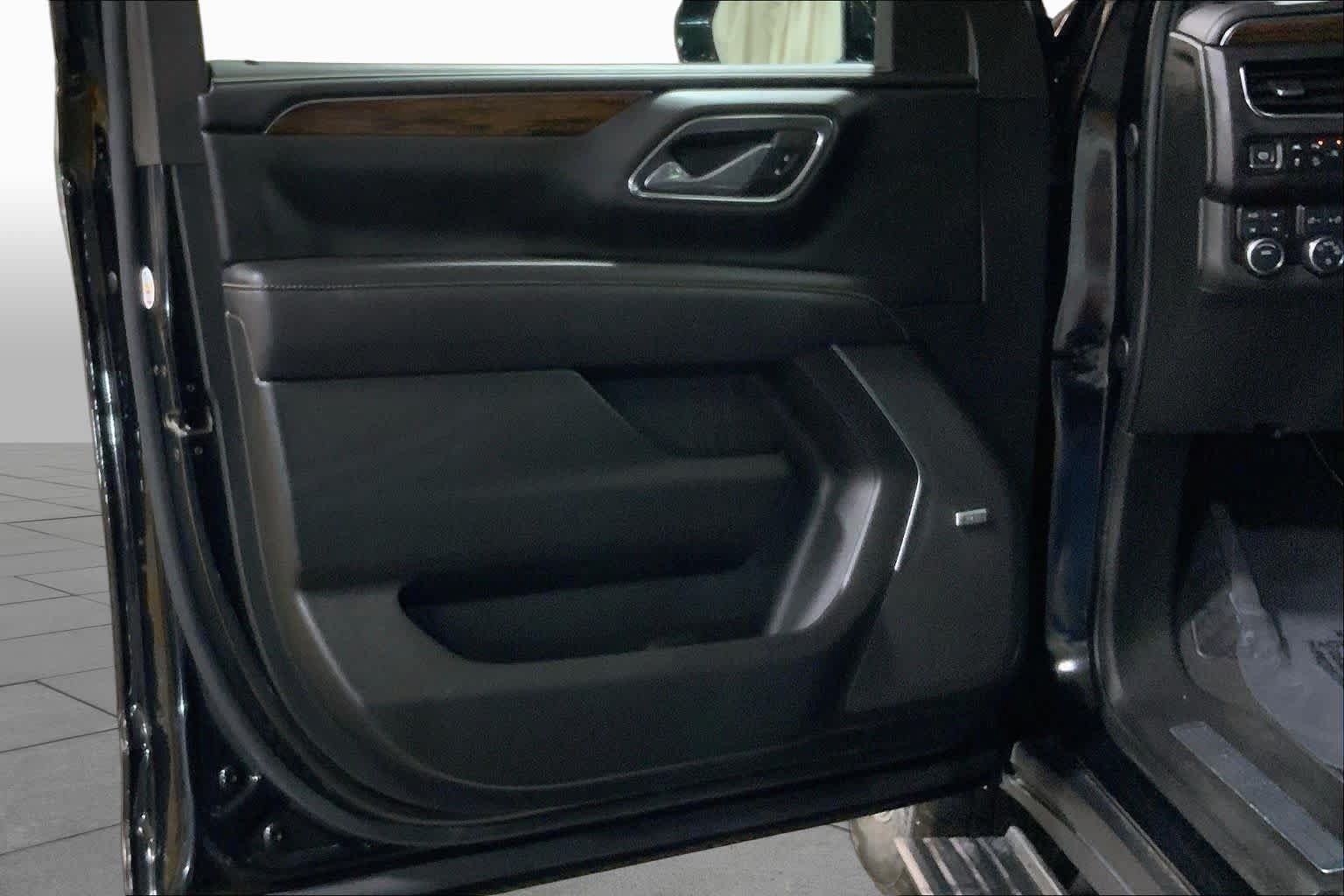 Used 2023 Chevrolet Suburban Premier w/ Max Trailering Package AWD/4WD image 22