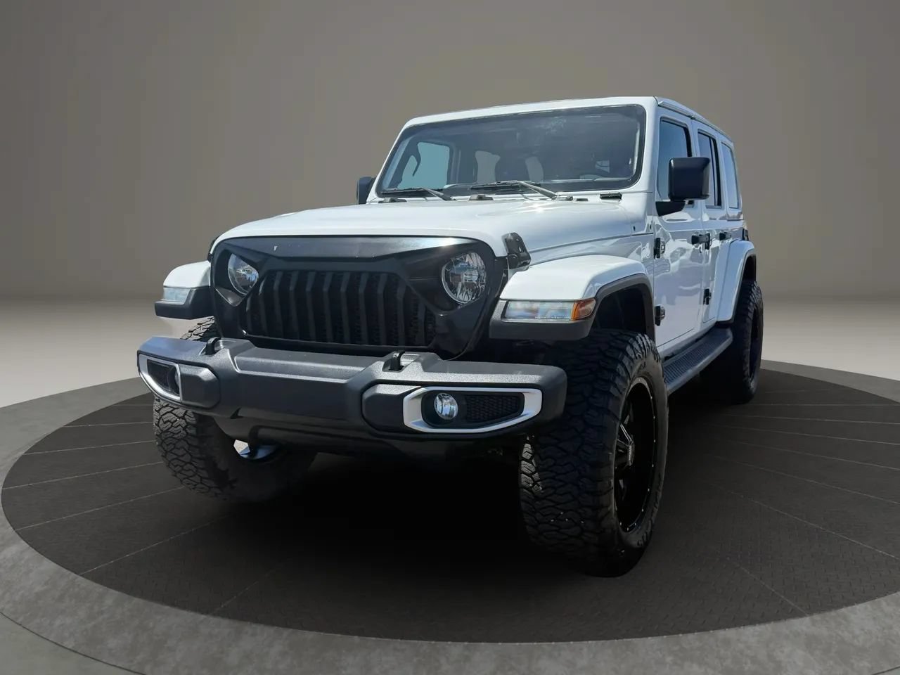 Used 2018 Jeep Wrangler Unlimited Sahara w/ Uconnect 4C Nav & Sound Group AWD/4WD image 10