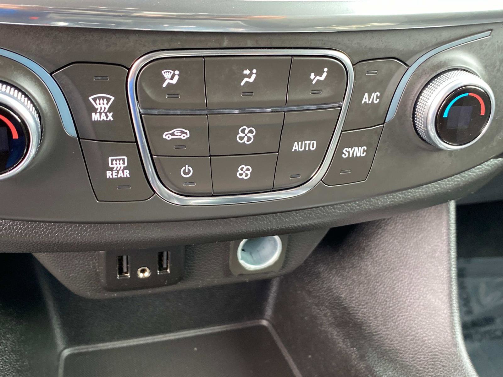 Used 2021 Chevrolet Traverse LS image 13