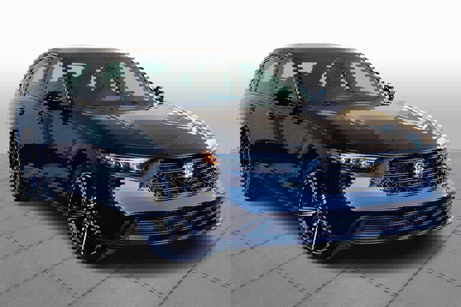 Used 2023 Honda Accord Sport image 2