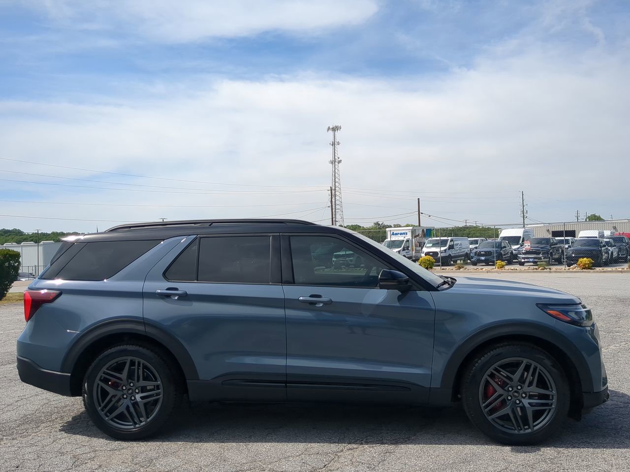 Used 2025 Ford Explorer ST AWD/4WD image 1