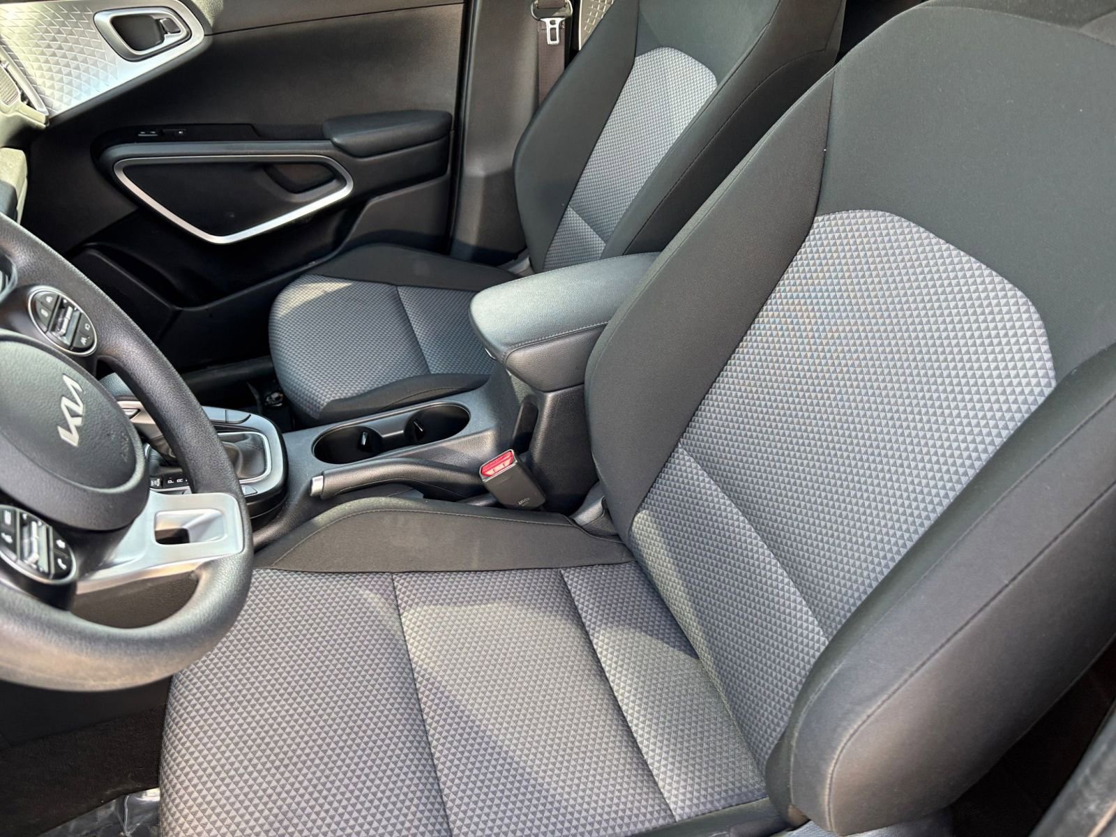 Used 2025 Kia Soul LX w/ LX Technology Package FWD image 35