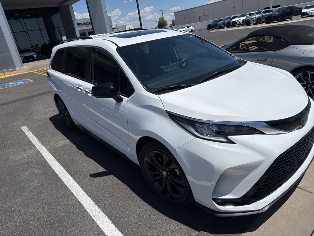 Used 2023 Toyota Sienna XSE w/ XSE Plus Package FWD image 2