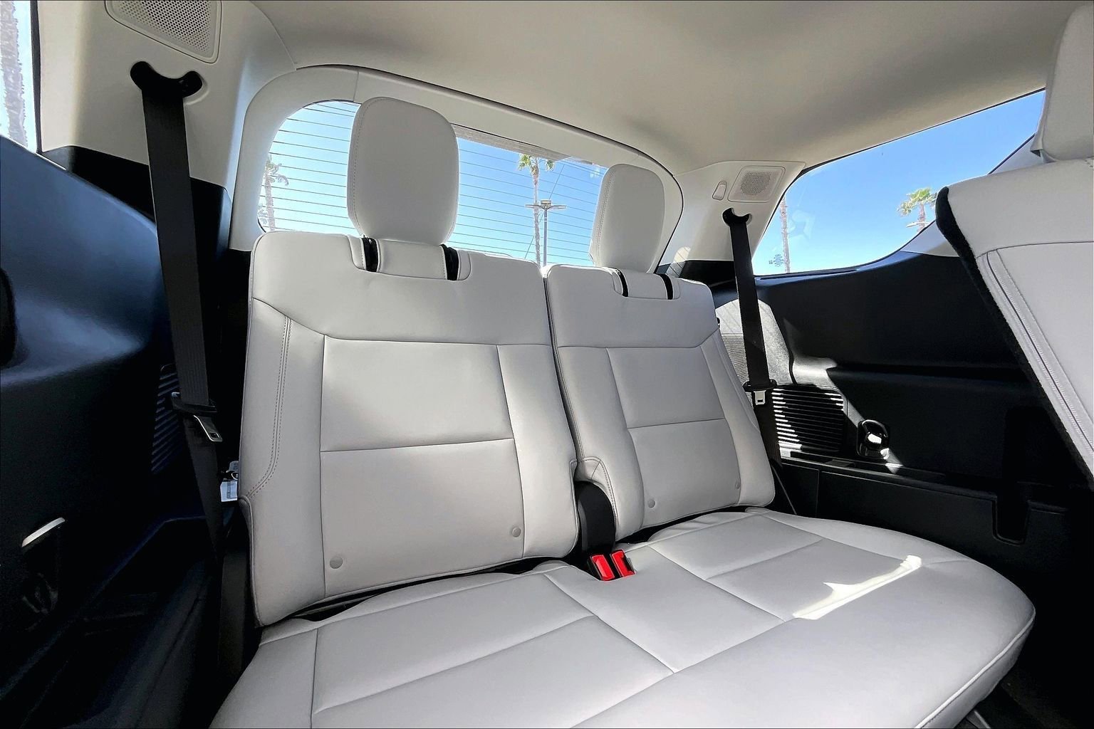 Used 2026 Ford Explorer Platinum w/ LUX Leather Package image 28