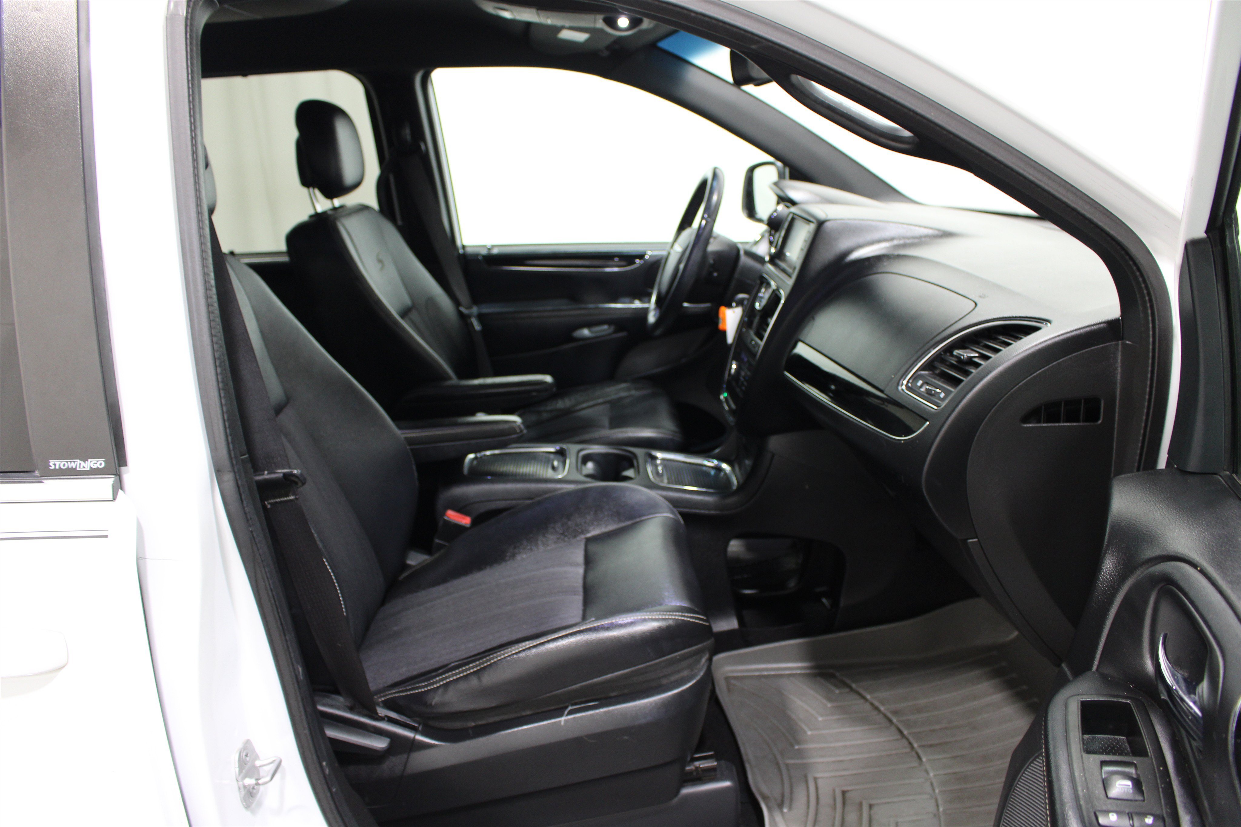 Used 2014 Chrysler Town & Country S FWD image 24