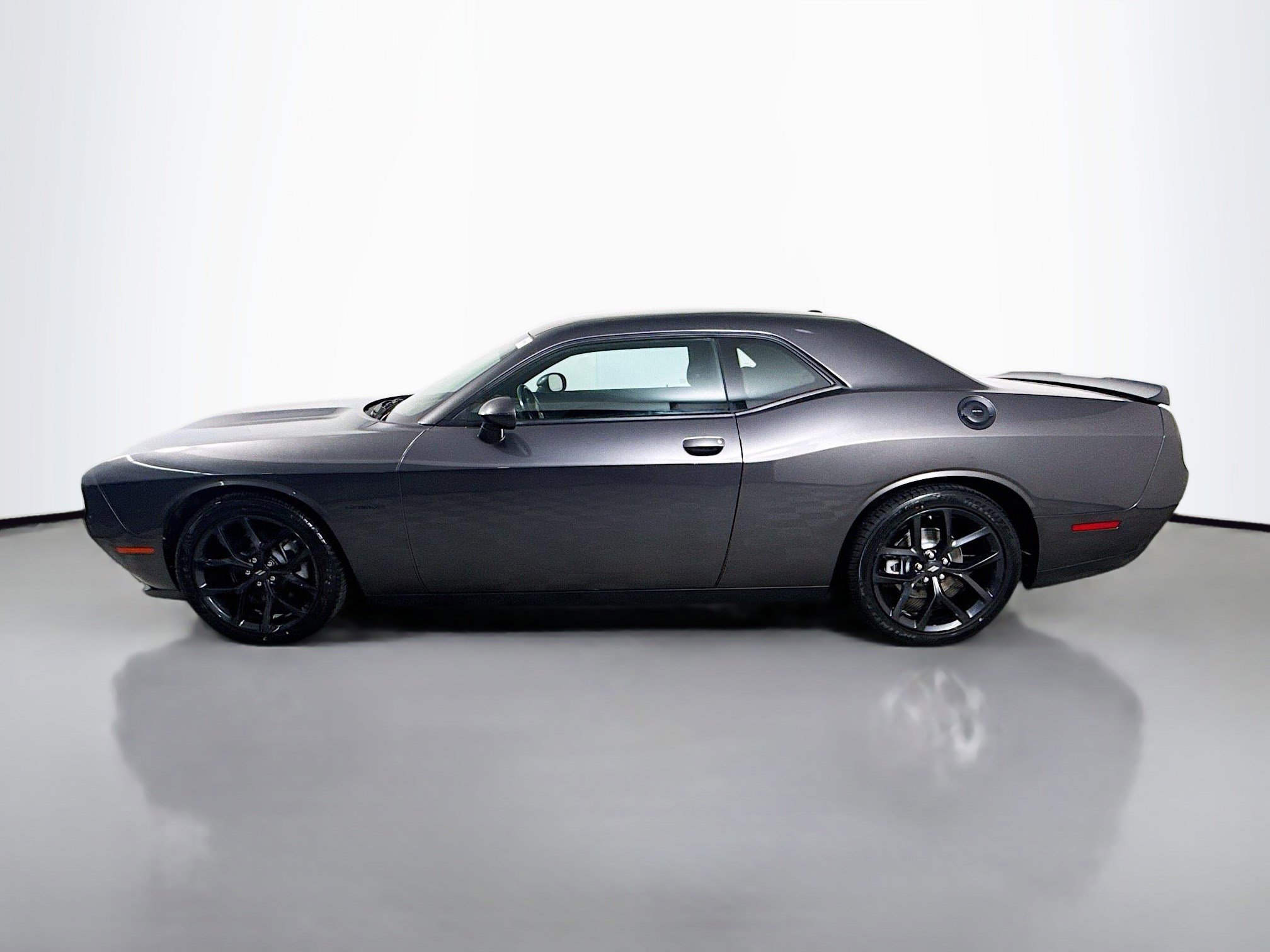 Used 2022 Dodge Challenger R/T w/ Blacktop Package image 6