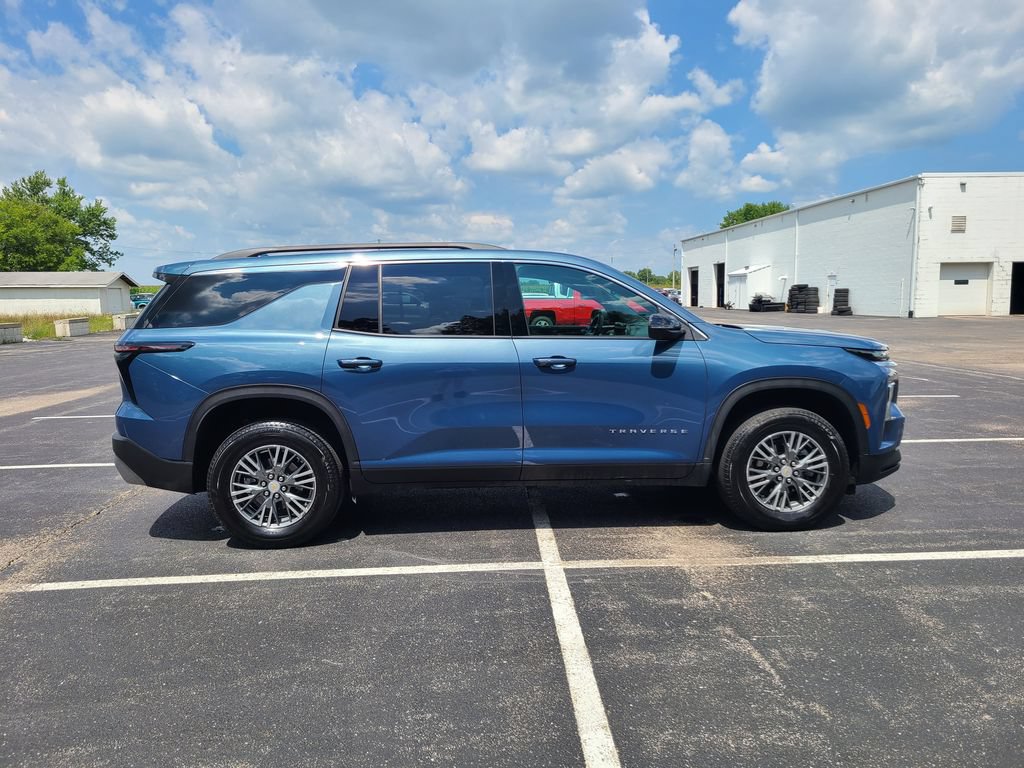 Used 2024 Chevrolet Traverse LT FWD image 9
