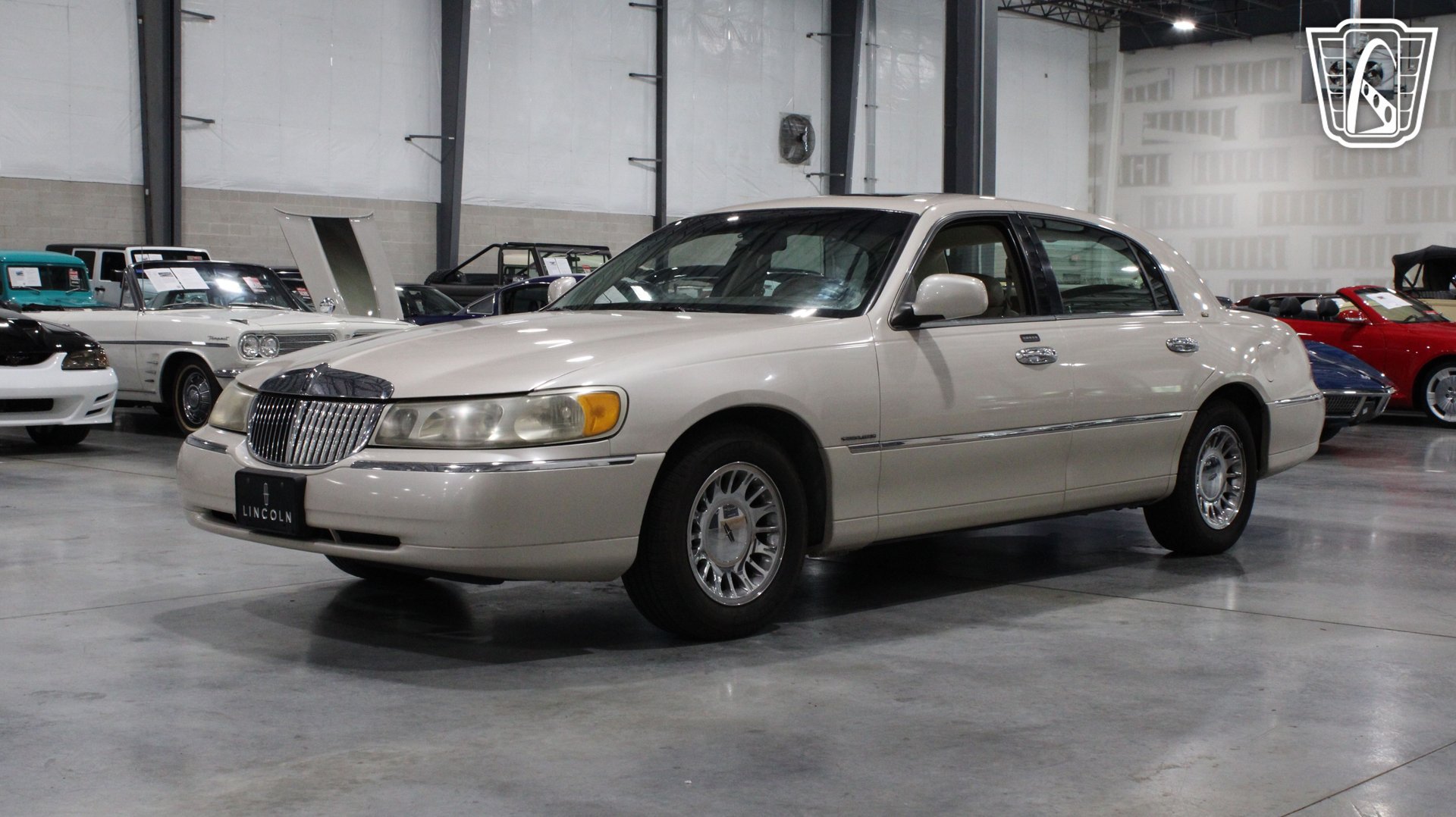 Used 1999 Lincoln Town Car Cartier RWD image 20