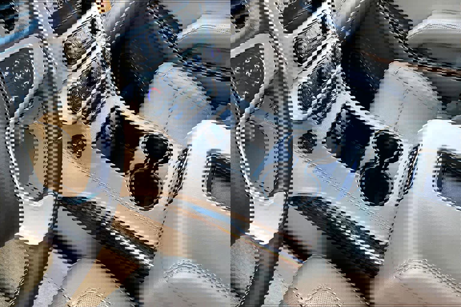 Used 2015 GMC Yukon SLT image 17