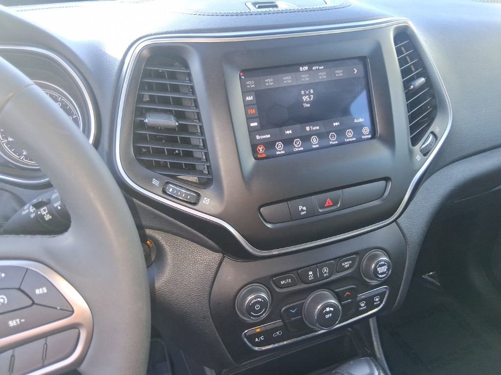 Used 2020 Jeep Cherokee Latitude Plus image 16