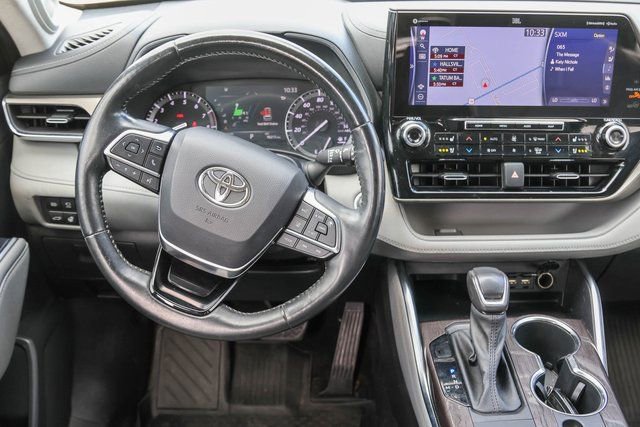 Used 2021 Toyota Highlander Limited image 25