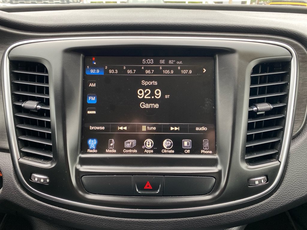 Used 2017 Chrysler 200 Limited Platinum FWD image 17