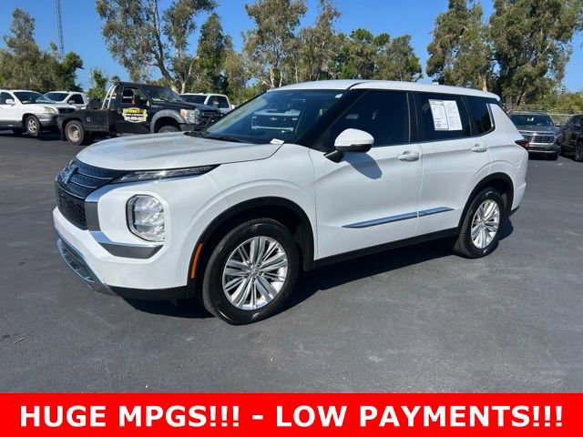 Used 2022 Mitsubishi Outlander ES image 3