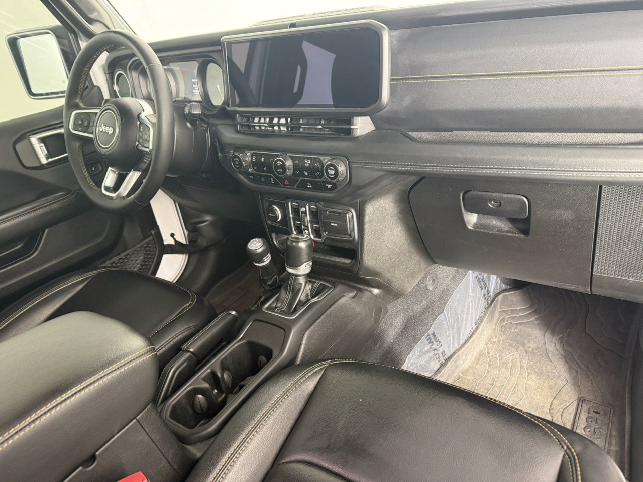 Used 2024 Jeep Wrangler Unlimited Sahara w/ Technology Group AWD/4WD image 11