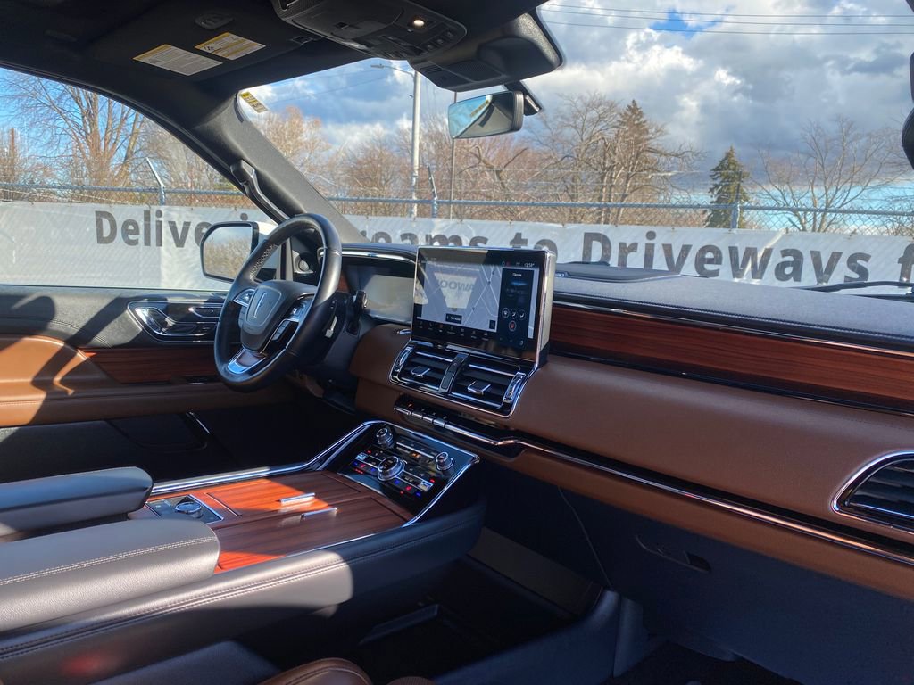Used 2024 Lincoln Navigator L Reserve w/ Monochromatic Package image 21