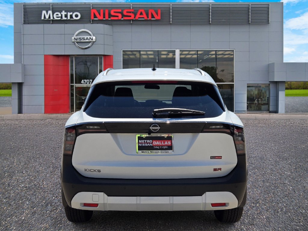New 2026 Nissan Kicks SR w/ SR Premium Package FWD image 5