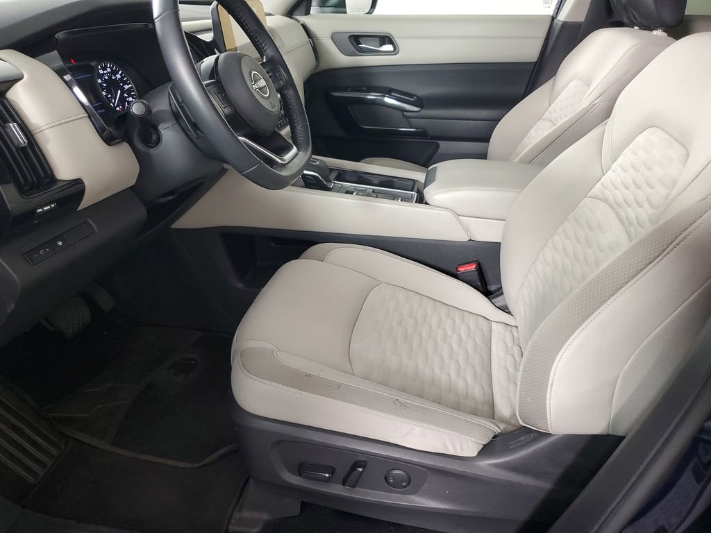 Used 2022 Nissan Pathfinder SV image 11